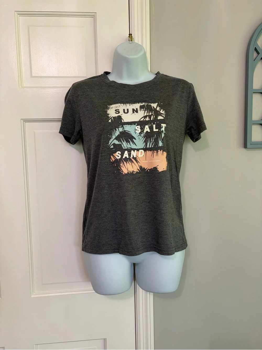 SHEIN Charcoal Graphic Tee with Pastel Beach Print - Picture 1 of 4